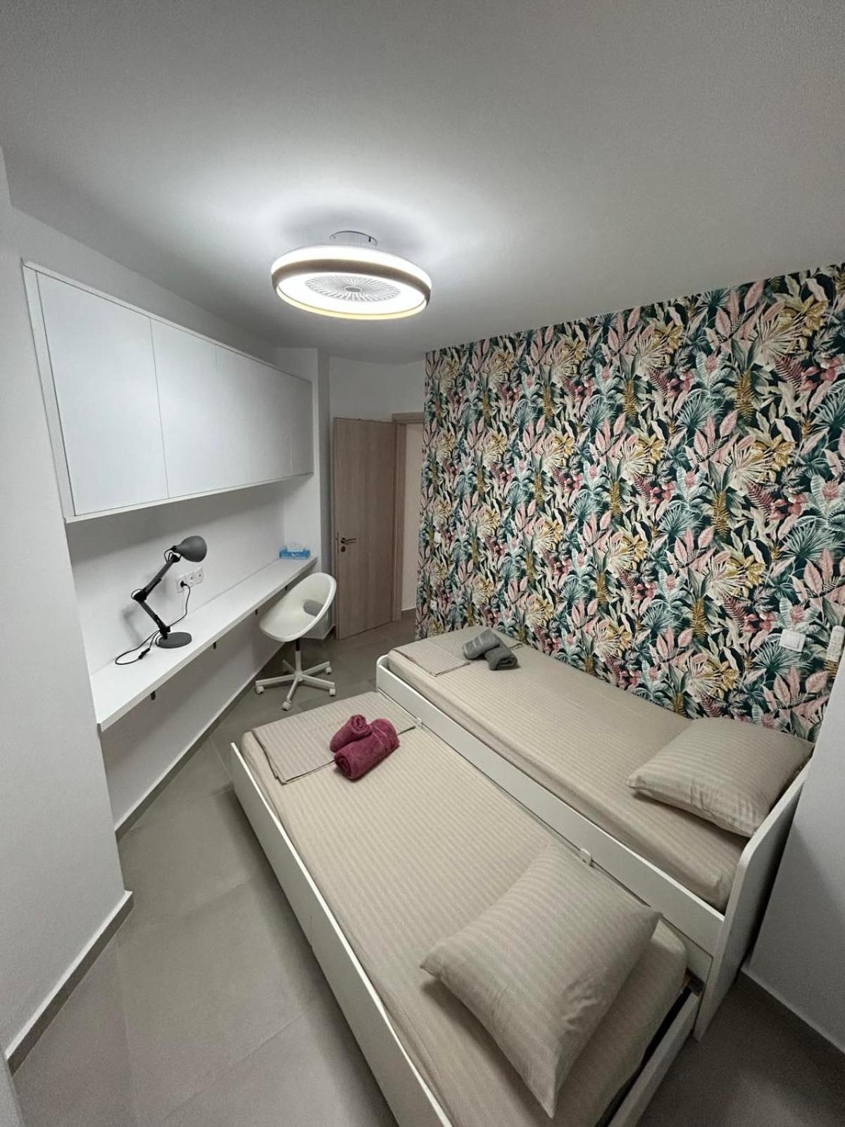Floral Home 2 - 1St Floor Apt With Private Parking! Athen Eksteriør bilde