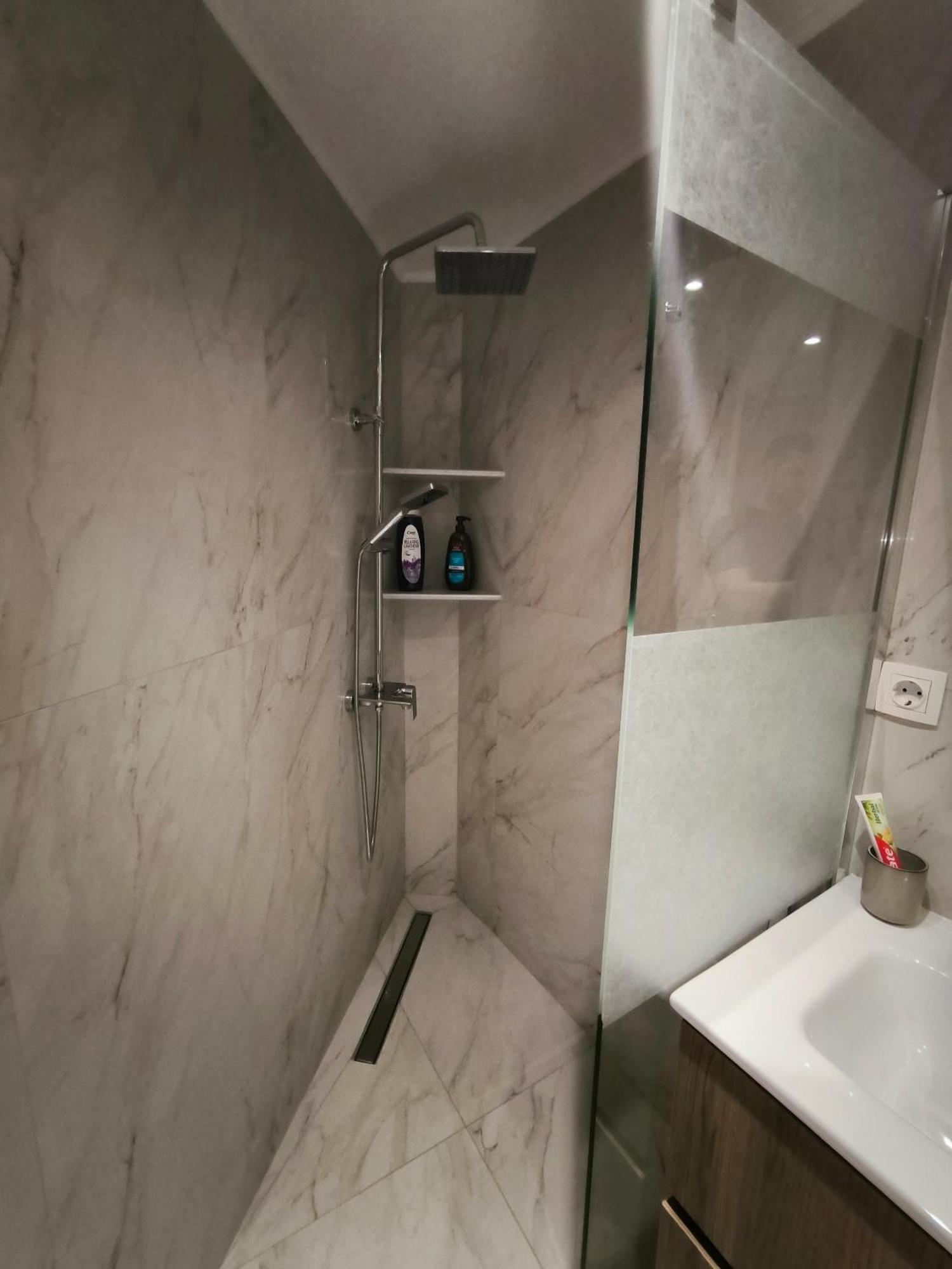 Floral Home 2 - 1St Floor Apt With Private Parking! Athen Eksteriør bilde