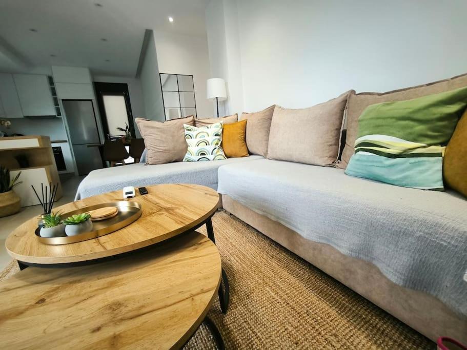 Floral Home 2 - 1St Floor Apt With Private Parking! Athen Eksteriør bilde