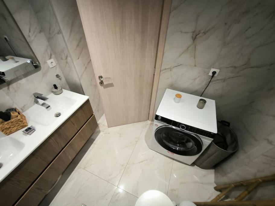 Floral Home 2 - 1St Floor Apt With Private Parking! Athen Eksteriør bilde