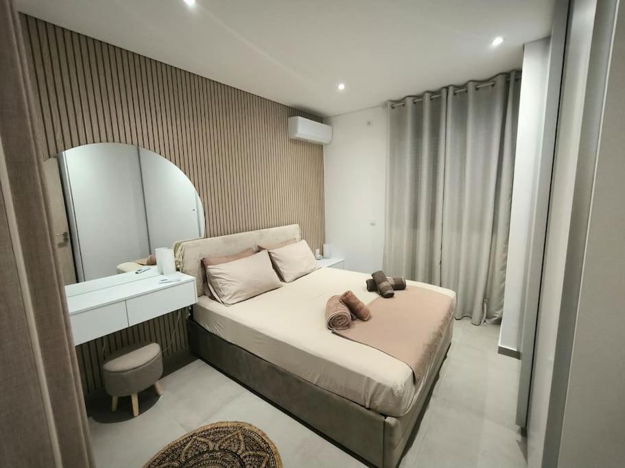 Floral Home 2 - 1St Floor Apt With Private Parking! Athen Eksteriør bilde