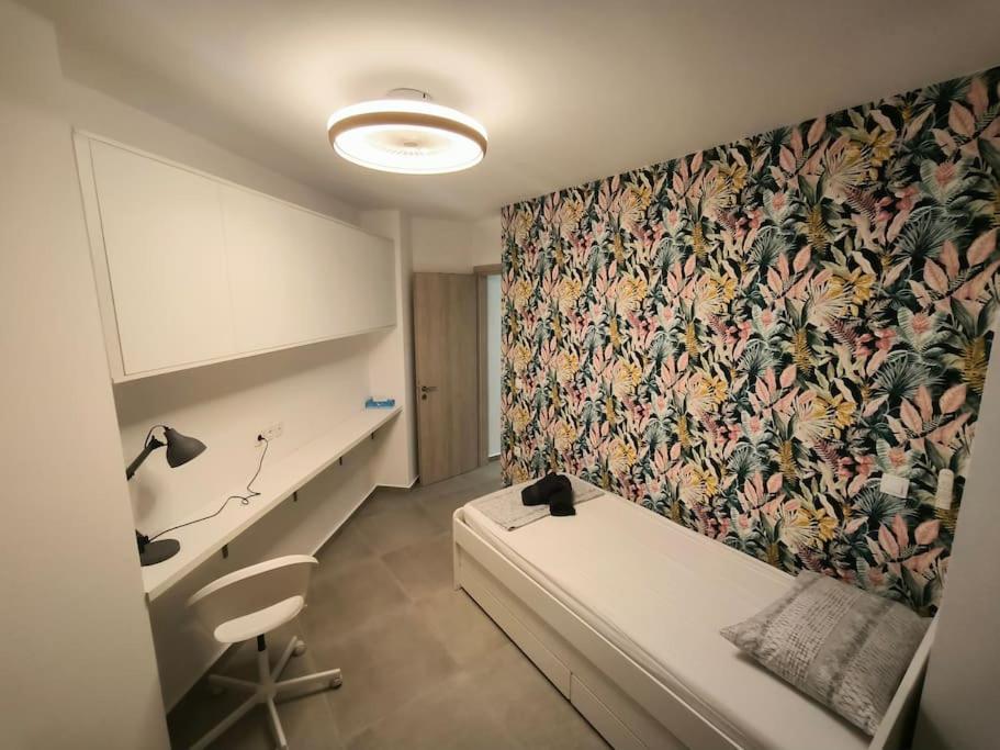 Floral Home 2 - 1St Floor Apt With Private Parking! Athen Eksteriør bilde